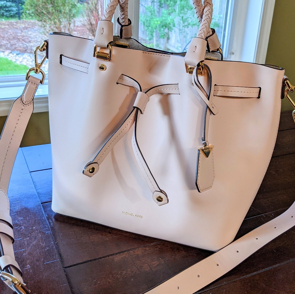 Michael Kors Blakely Leather Bucket Bag EUC